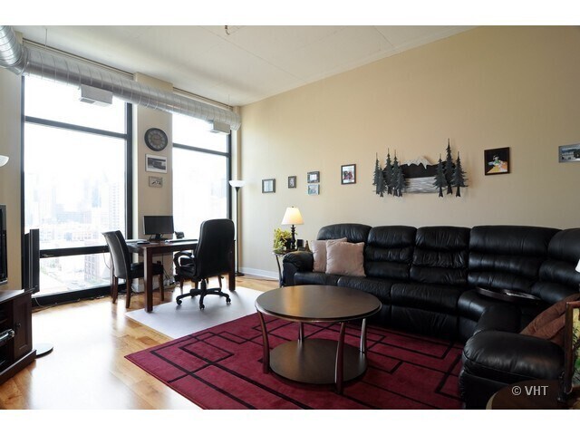 Foto del edificio - 750 W Fulton St