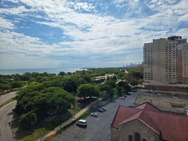 Foto del edificio - 5701 N Sheridan Rd