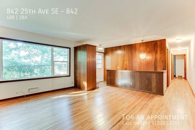 Building Photo - 842 25th Ave SE
