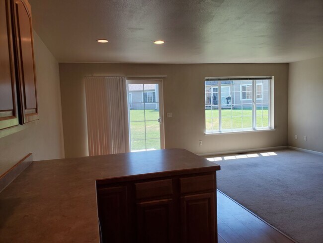 Foto del edificio - 243 Magdalene Way, Unit C