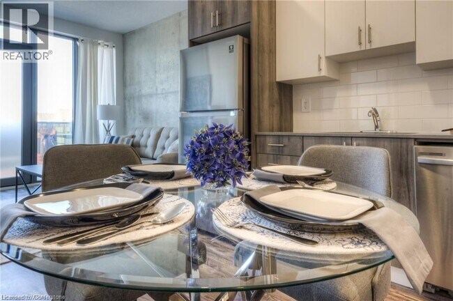 Photo du bâtiment - 1442 Highland Rd W