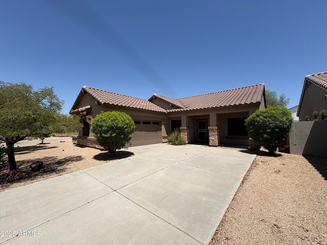 Foto principal - 17848 W Acapulco Ln