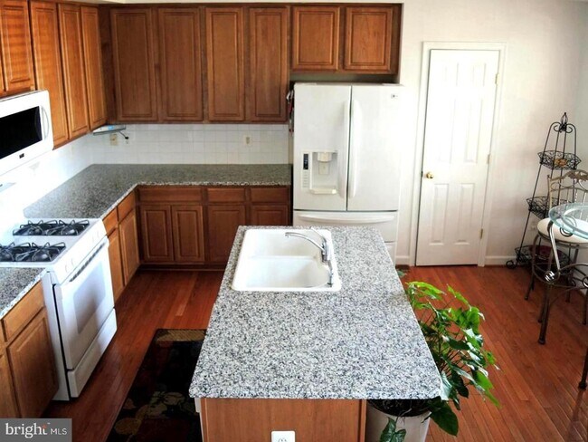 Building Photo - 6409 Nice Pl