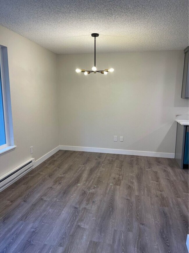 Building Photo - 214 Portland Ct SW