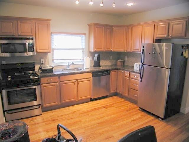 Primary Photo - 701 Park Ave