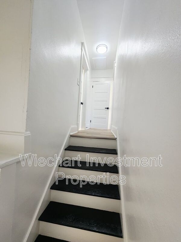 Building Photo - 426 Hazel Ave