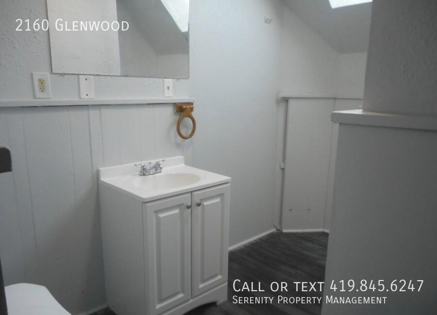 Building Photo - Coming Soon - Spacious Two Bedroom!