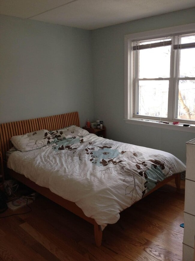 Photo - Great 2 Bedroom 1 Bath Close to the Green Line House