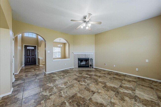 Foto del edificio - 3-Bedroom Home Available in Manor