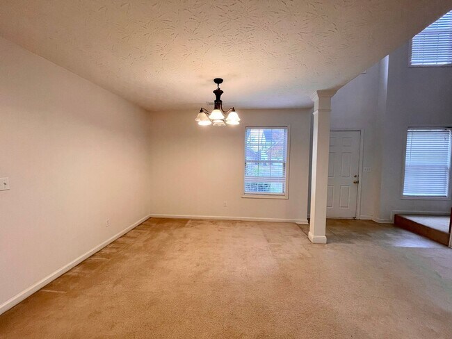 Foto del edificio - COMING SOON! Lovely, Upscale Home! All Ele...