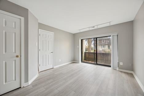 Foto del edificio - 102 Dudley Ave