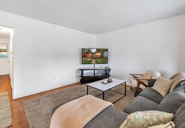 Foto del edificio - 1628 E Woodruff Ave