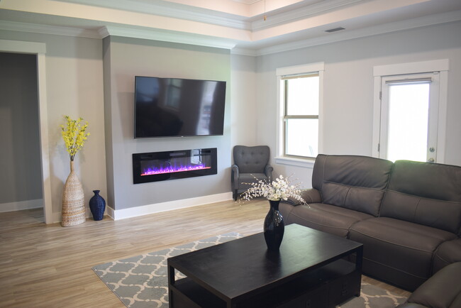 Building Photo - 6046 Cherry Hill Cir