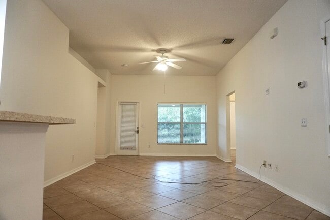 Building Photo - 3817 La Flor Dr