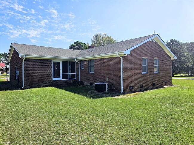Foto del edificio - 3 br, 2 bath House - 4228 Woods Crossroads...