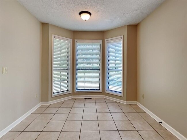 Building Photo - 6101 Crabapple Pl