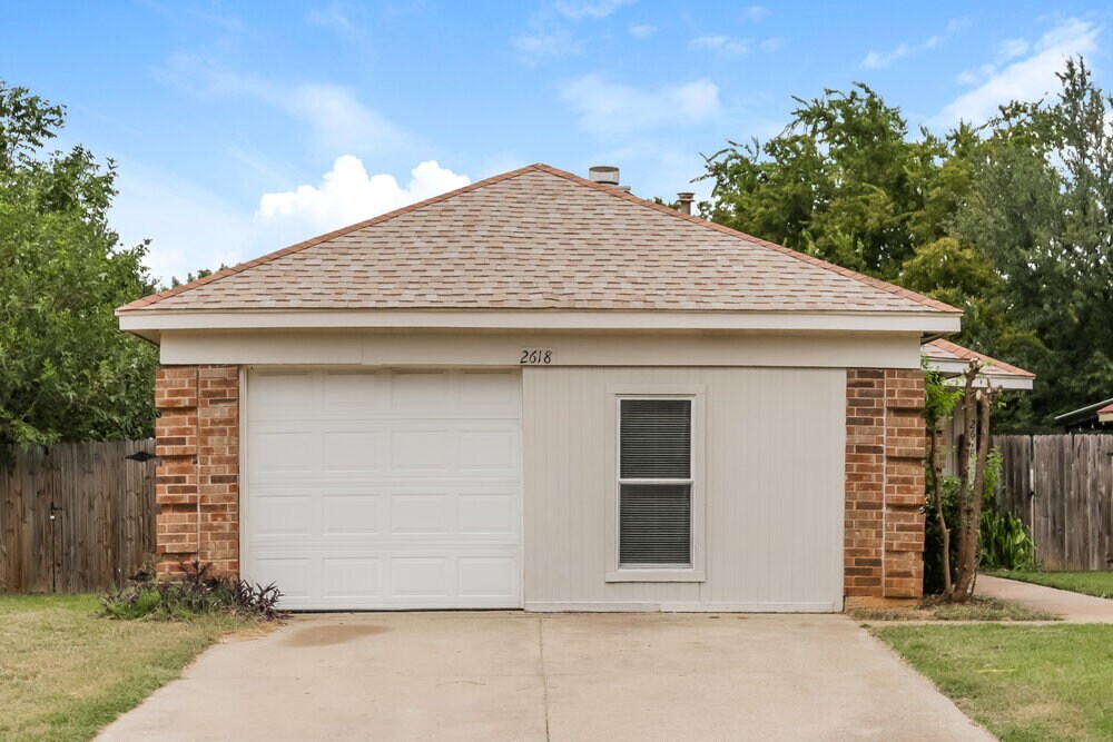 Foto principal - 2618 Butterfield Dr
