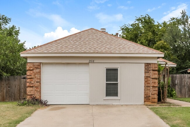 Building Photo - 2618 Butterfield Dr