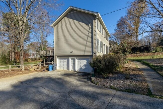Building Photo - 4843 McPherson Dr NE
