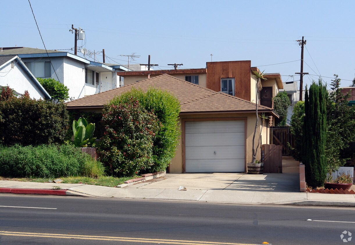 Primary Photo - 1019 E Grand Ave