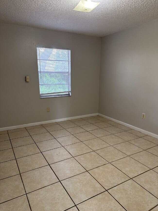 Foto del edificio - One bedroom One Bath available