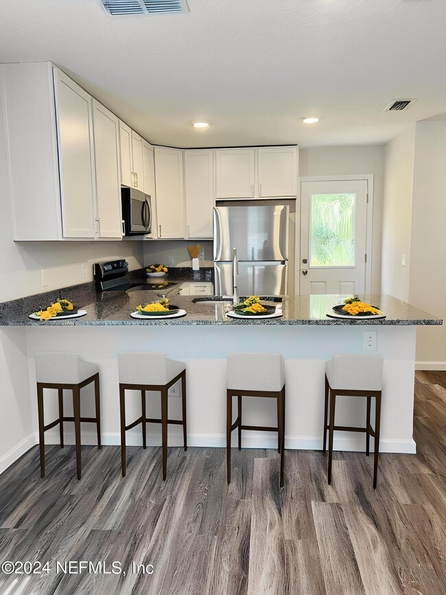 Building Photo - 575 S Woodlawn St