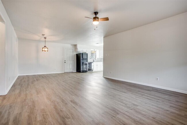 Building Photo - 2212 Rifle Bend Dr