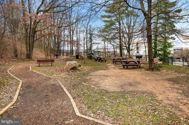 Picnic area - 8370 Greensboro Dr