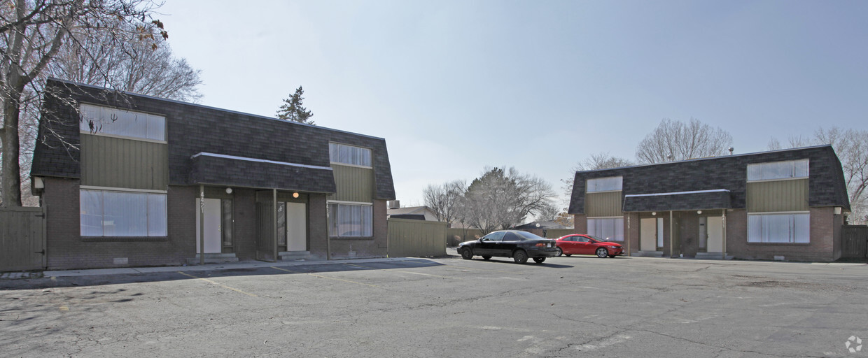 Building Photo - Garden Drive Duplexes