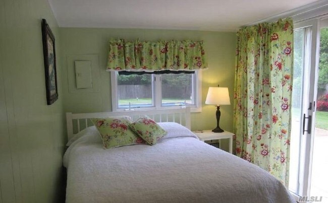 Foto del edificio - 140-143 Three Mile Harbor Rd