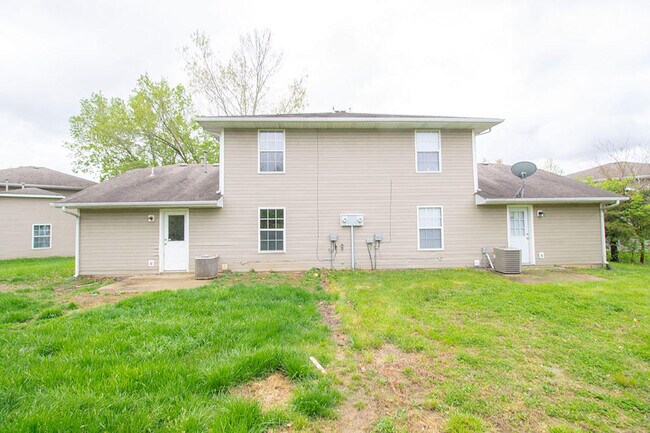 Building Photo - 645 Country Squire Ct