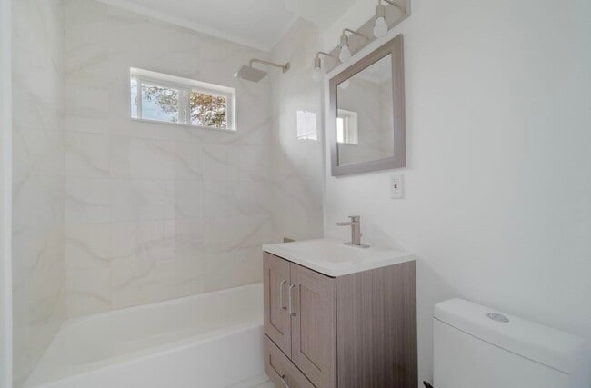 Building Photo - 3040 SE Lime Tree Trail