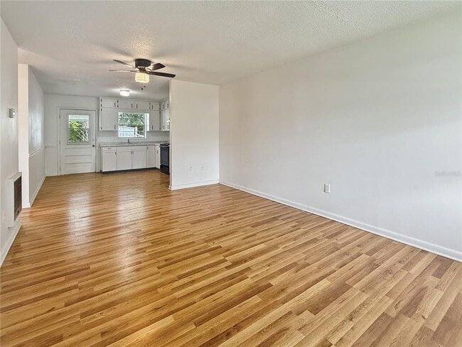 Foto del edificio - 1410 N Tropical Ave