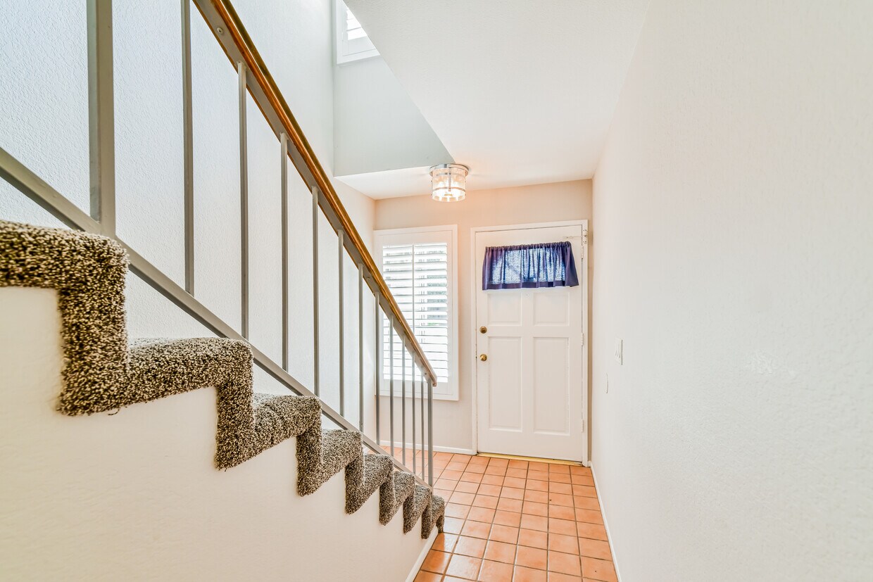 22031 Main St Unit 10, Carson, CA 90745 Condo for Rent in Carson, CA