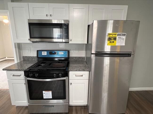 New SS Appliances - 218 Kelsey St