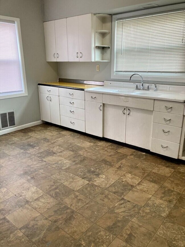 Foto del edificio - TWO BEDROOM APARTMENT WARREN OHIO