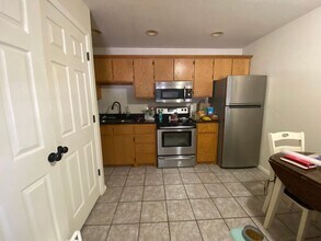 Building Photo - 204 S 11th Ave