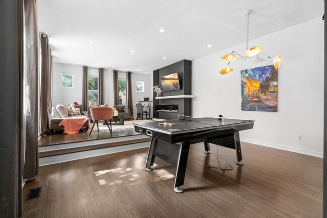 Photo - 4 Bedroom / 3 Bathroom Modern Contemporary... House