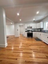 Building Photo - 554 Main St