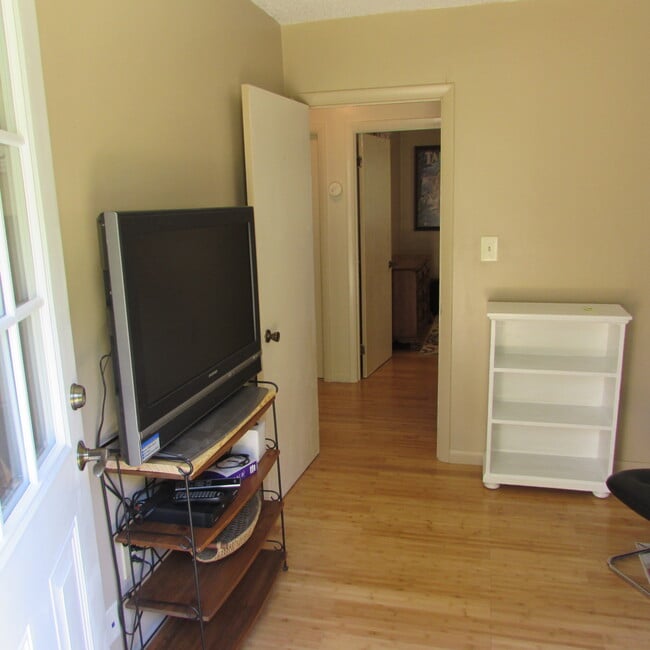 Foto del edificio - Fully Furnished Apartment