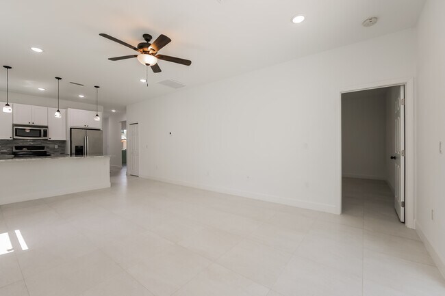 Building Photo - 4412 Bessie Ave