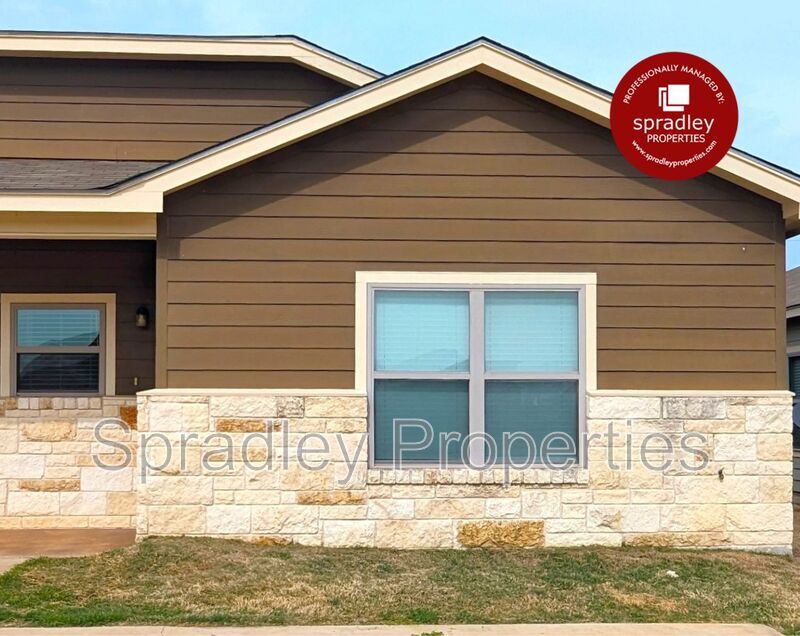 Foto principal - 7016 Cameron Park Rd