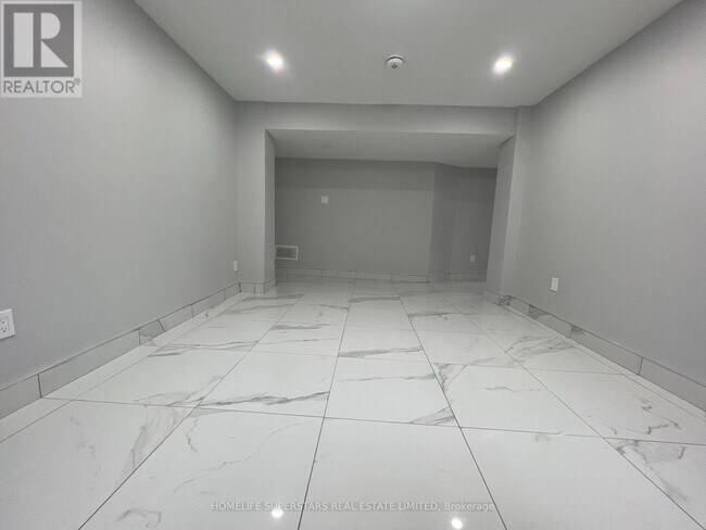 Photo du bâtiment - 88 Thistle Down Blvd