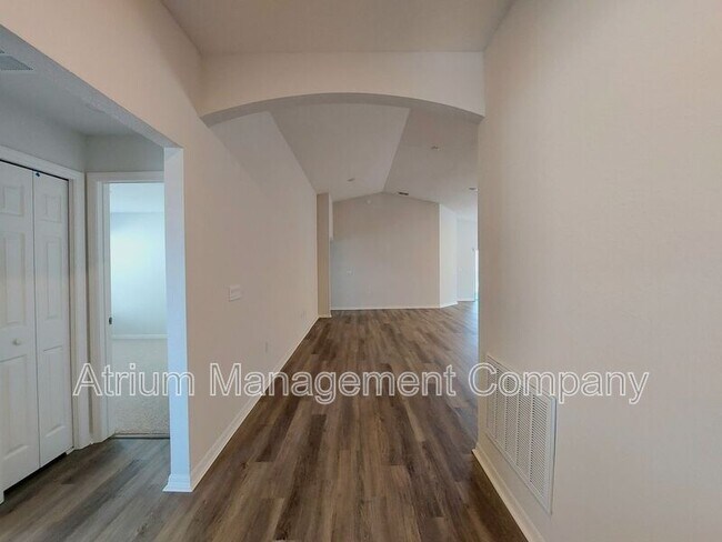 Building Photo - 1234 Cascade Dr