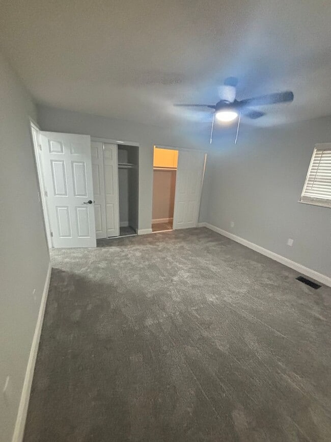 Foto del edificio - 3208 Summerhill Ln