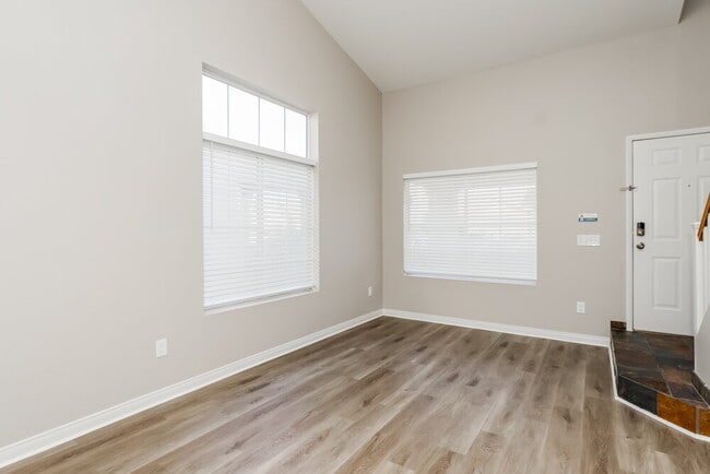 Building Photo - 587 Pomerol Ave