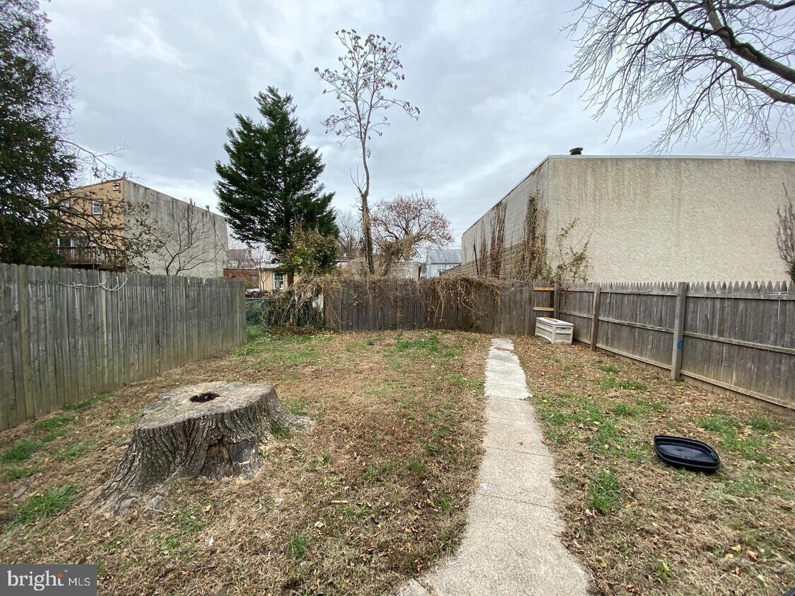 Primary Photo - 8022 Walker St