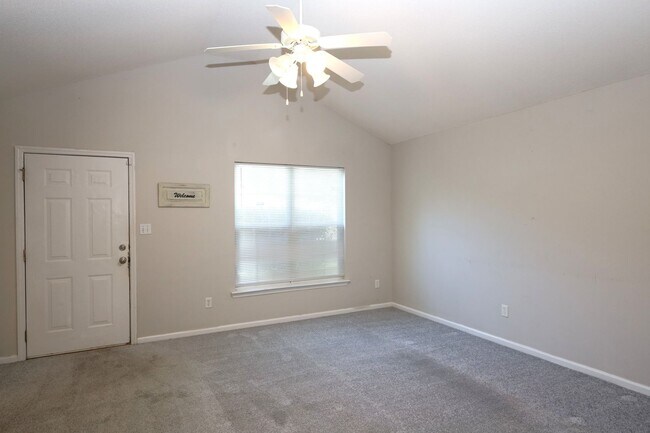 Building Photo - 1654 Fresno St