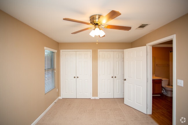 B1-12R 2BDx1BA 901SF - The Melrose Apartments