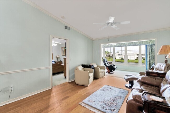 Foto del edificio - 830 Lake Orchid Cir